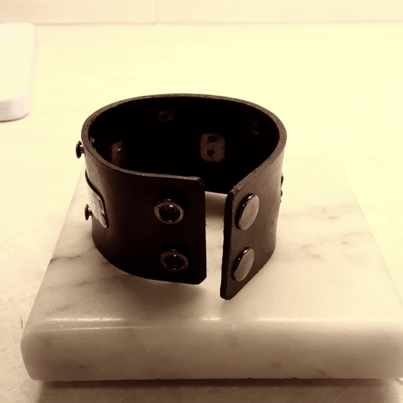 Men's Handcrafted Sterling Silver and Leather Cuff Bracelet - Picture 5 of 6